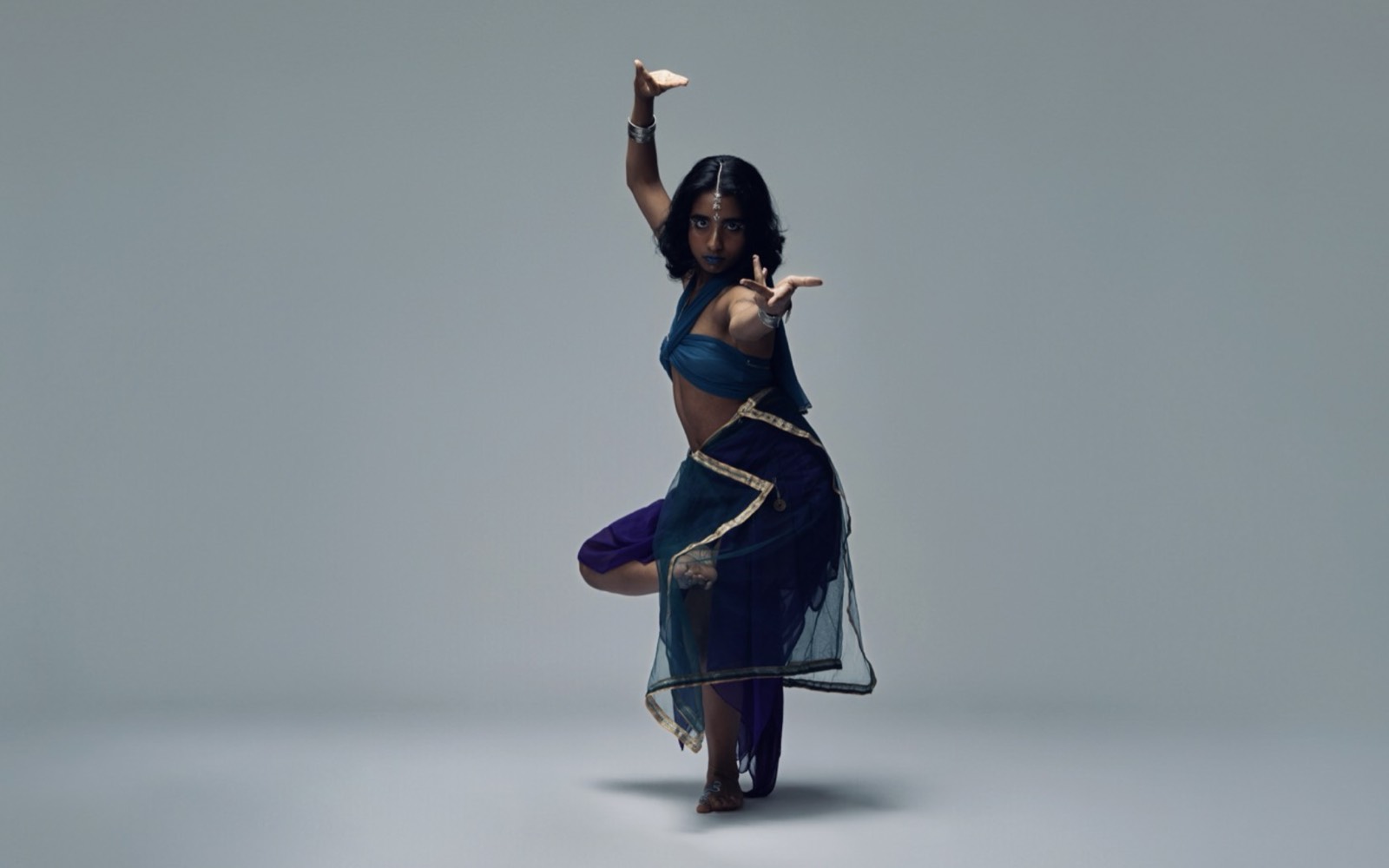 Swetha Chandra performing